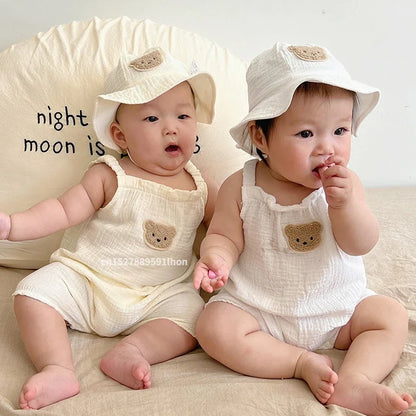 LittleLooks | Praktisch en luchtig - Babytuinbroek met hoed