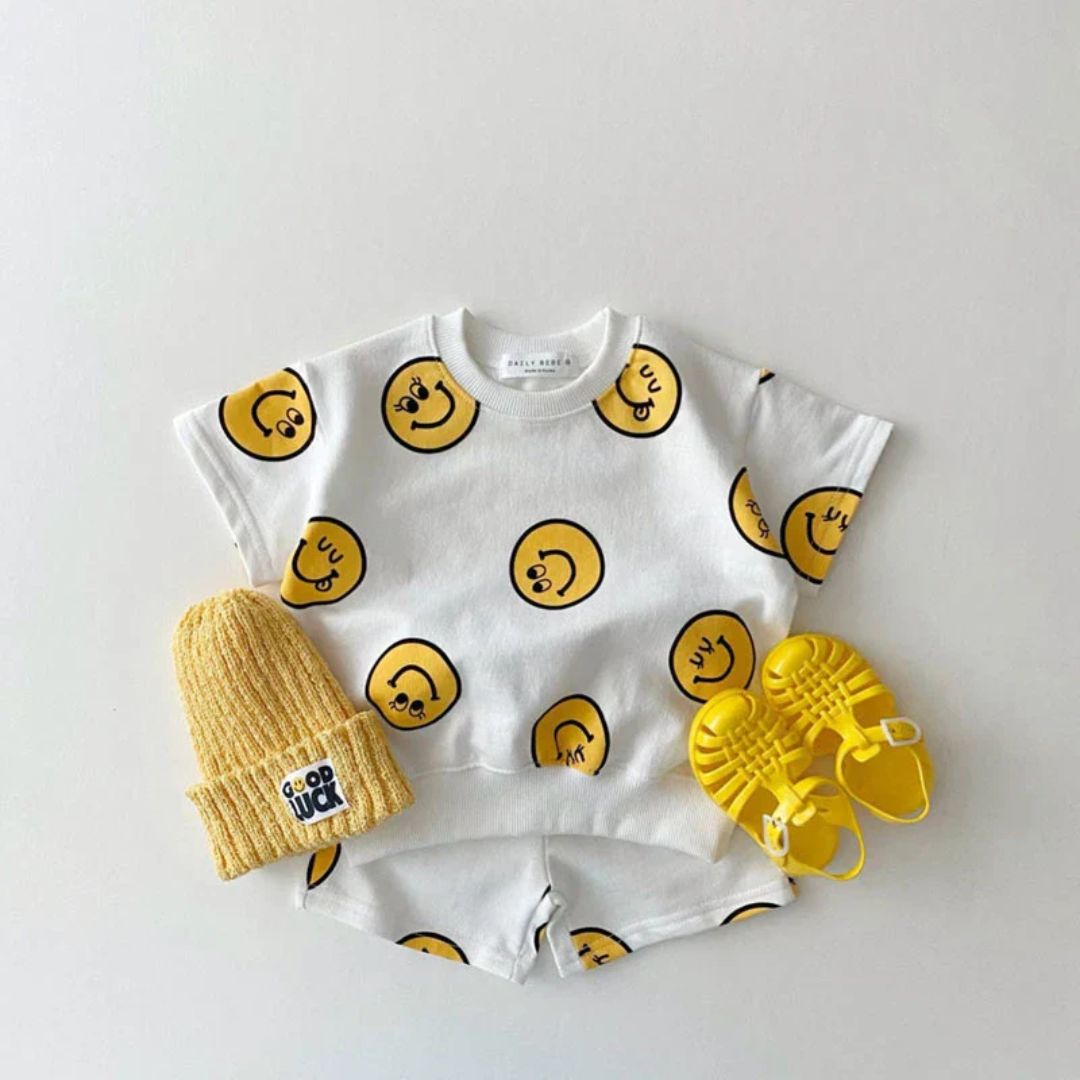 Littlelooks | Stralend De Dag In – Smiley Kinderoutfit