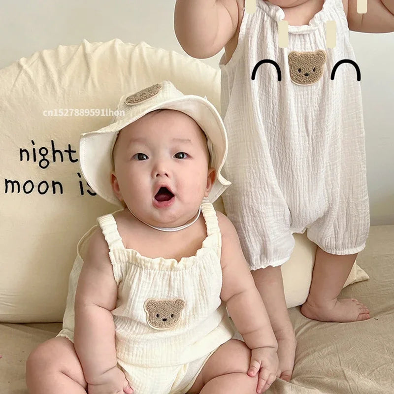 LittleLooks | Praktisch en luchtig - Babytuinbroek met hoed